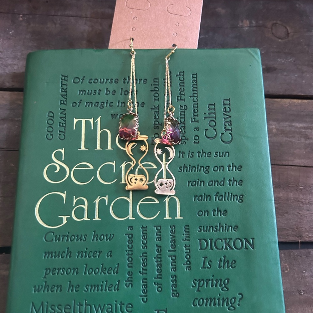 NWT handmade long pink hourglass earrings